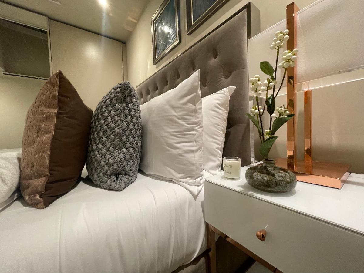Sophisticated 1Br, 1 Ba Chigwell Designer Flat Chcl F2アパートメント エクステリア 写真