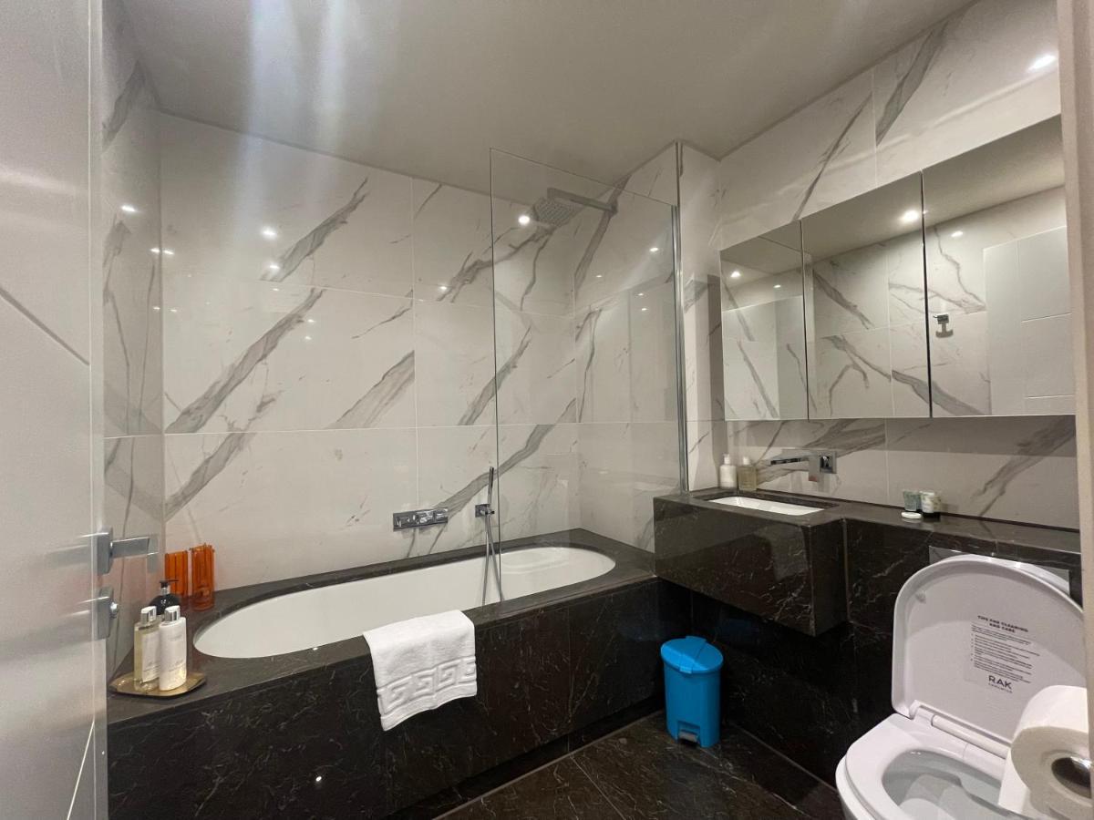 Sophisticated 1Br, 1 Ba Chigwell Designer Flat Chcl F2アパートメント エクステリア 写真