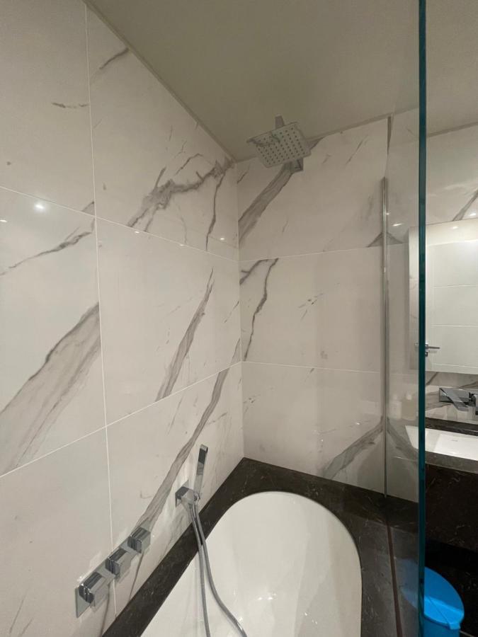 Sophisticated 1Br, 1 Ba Chigwell Designer Flat Chcl F2アパートメント エクステリア 写真