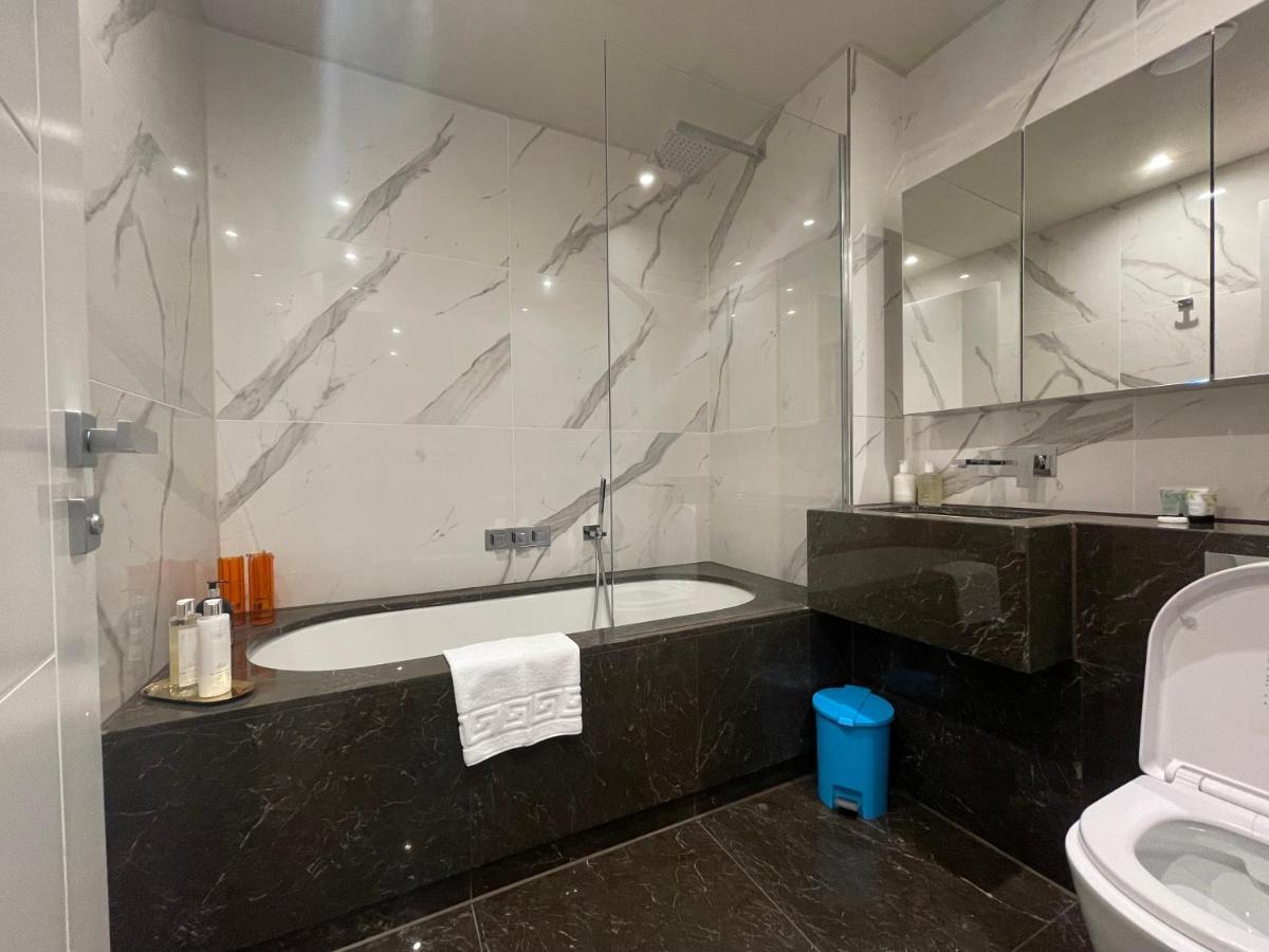 Sophisticated 1Br, 1 Ba Chigwell Designer Flat Chcl F2アパートメント エクステリア 写真